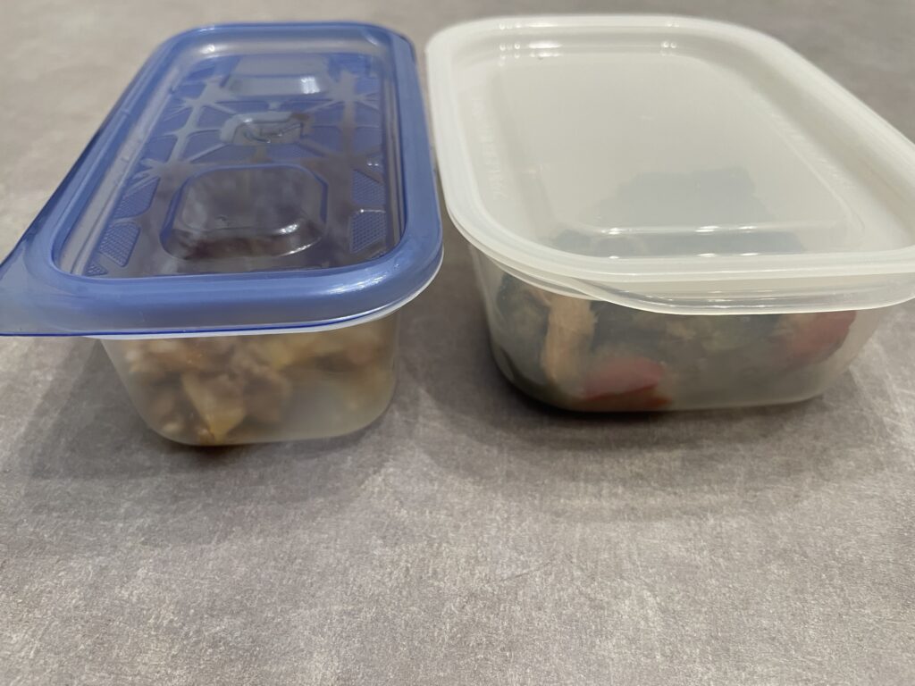 パックに詰める様子