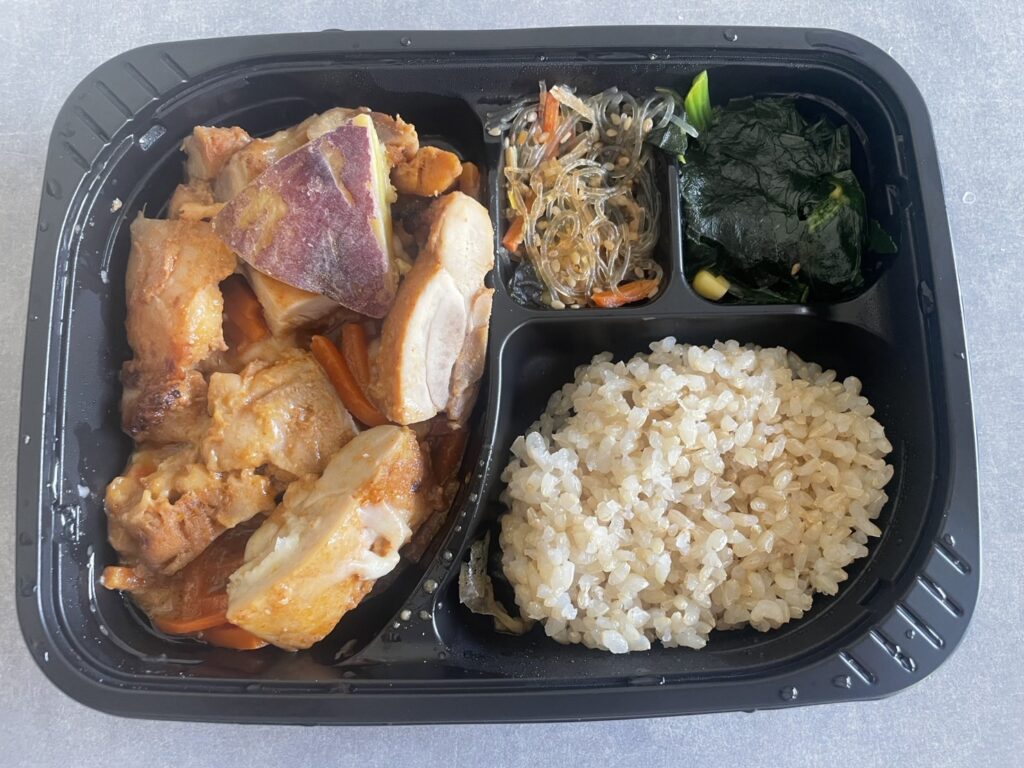 旨辛特製ダレで仕込んだ鶏もも肉とサツマイモのチーズタッカルビ