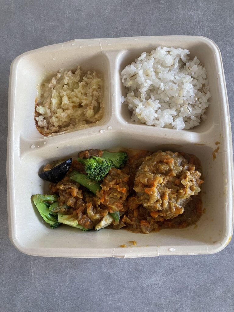 野菜の旨みたっぷり肉厚ハンバーグカレー